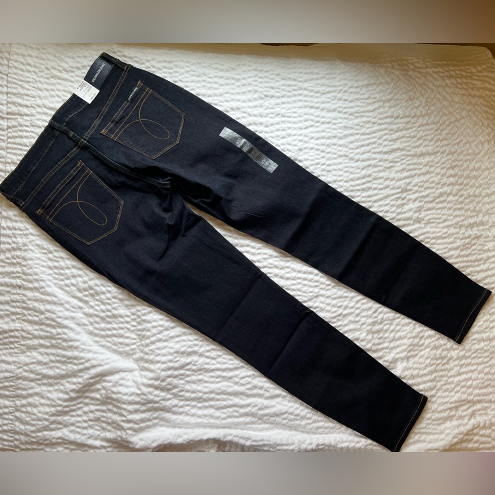NWT- Calvin Klein Jeans- Mid Rise Skinny Dark Wash Jeans- 30x32 - Picture 9 of 11
